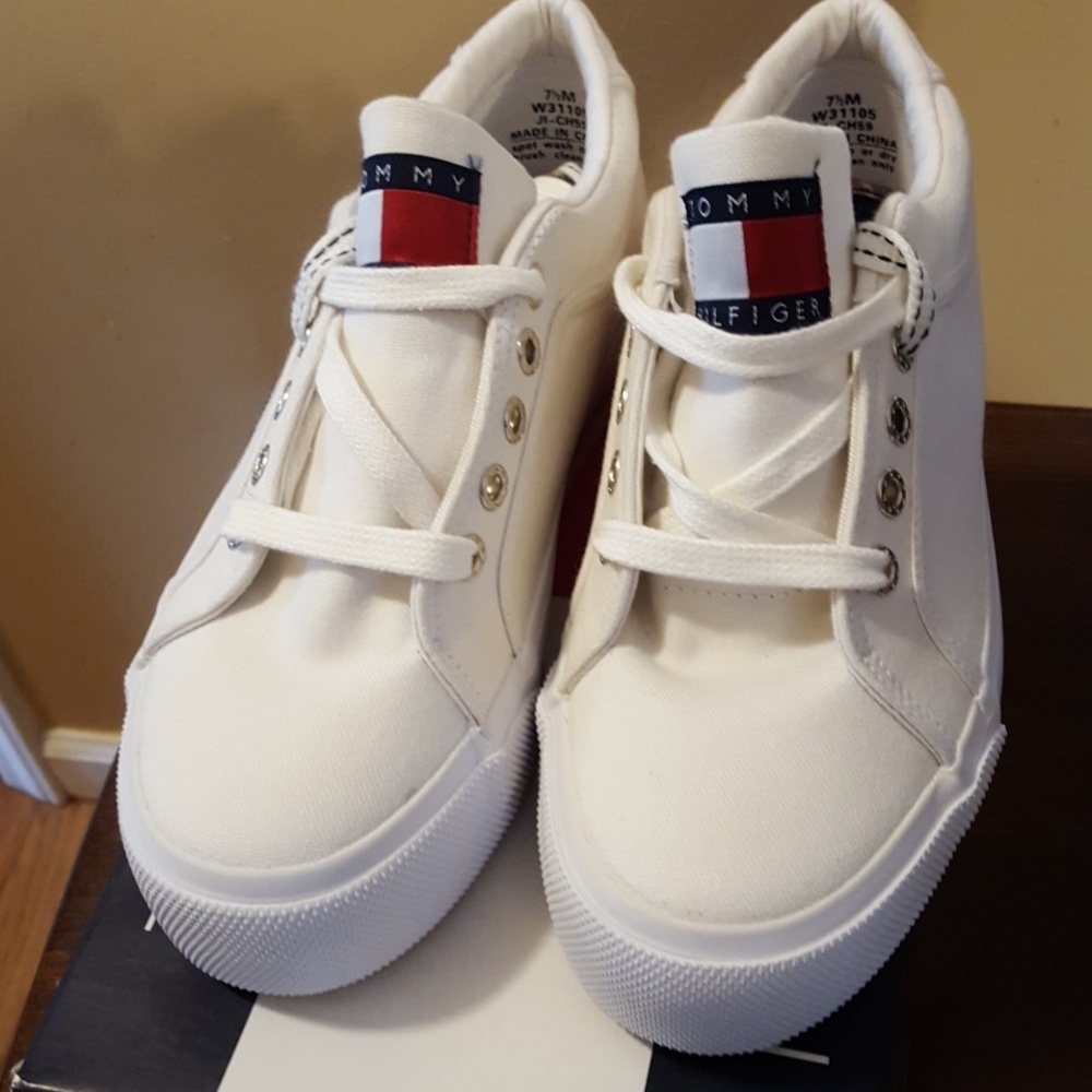 Tommy Hilfiger Women's Amanda Sneakers